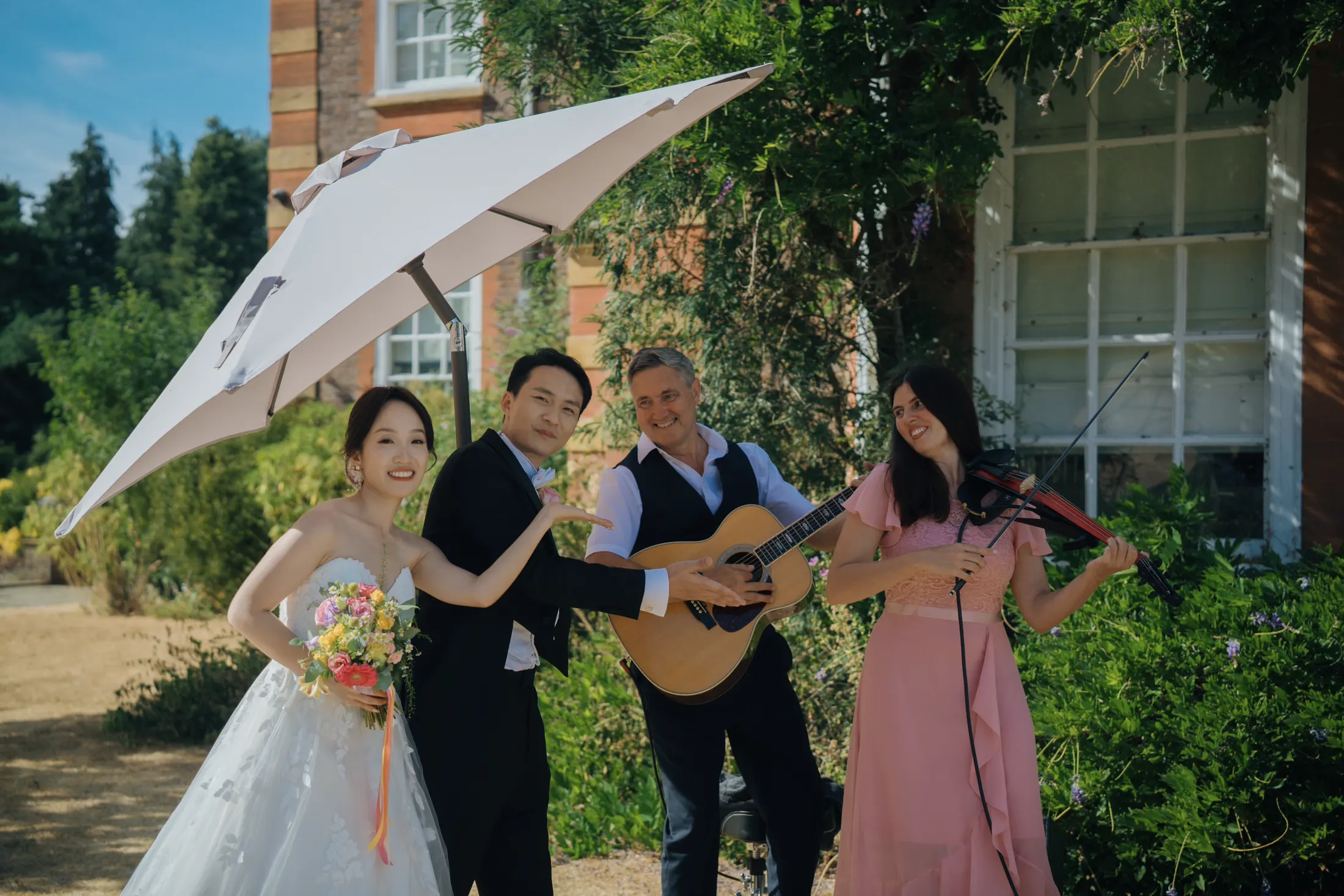 Newlywed portraits in Barnatt Hill