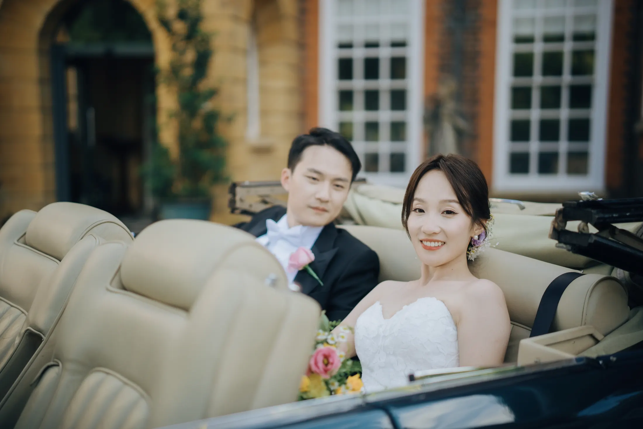 Newlywed portraits in Barnatt Hill