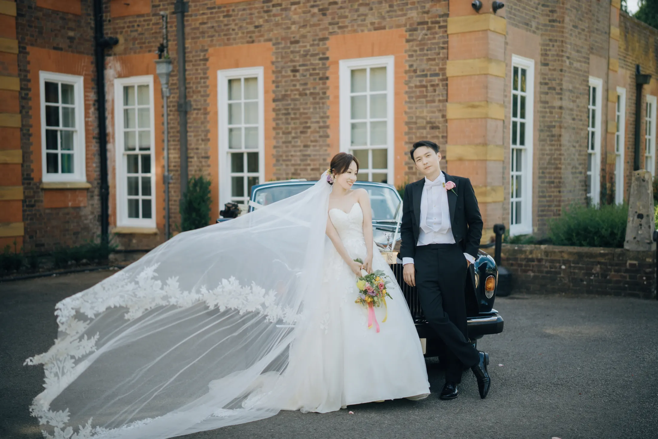 Newlywed portraits in Barnatt Hill